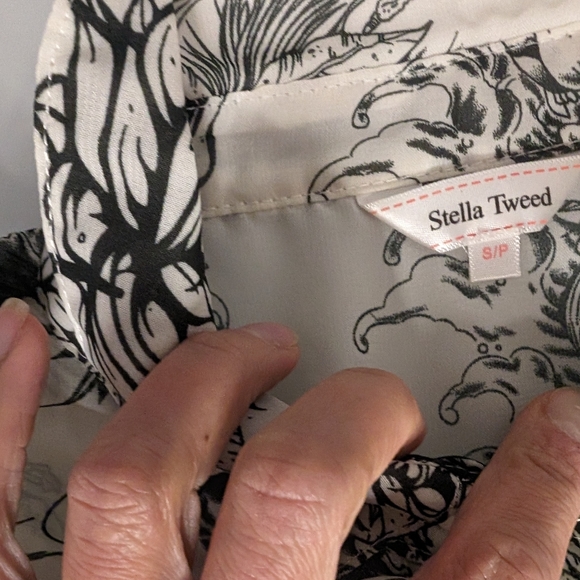 Semi sheer skull blouse - Picture 3 of 3